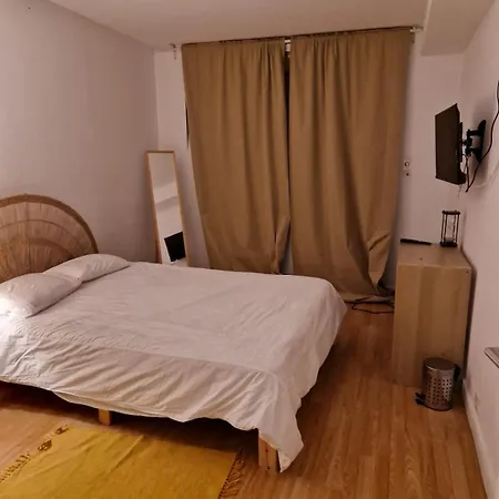 Com Wc Privativa Em Telheiras, Quarto em Acomodações Particulares *